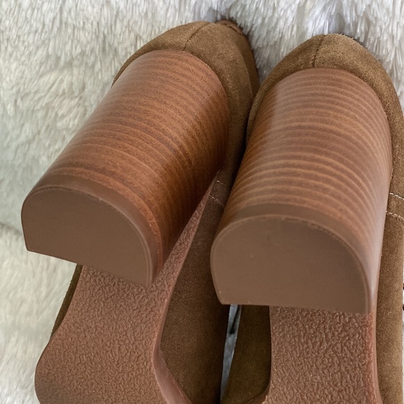 Johnston and Murphy, Alayna style lace up heeled booties size 9 - Picture 7 of 11